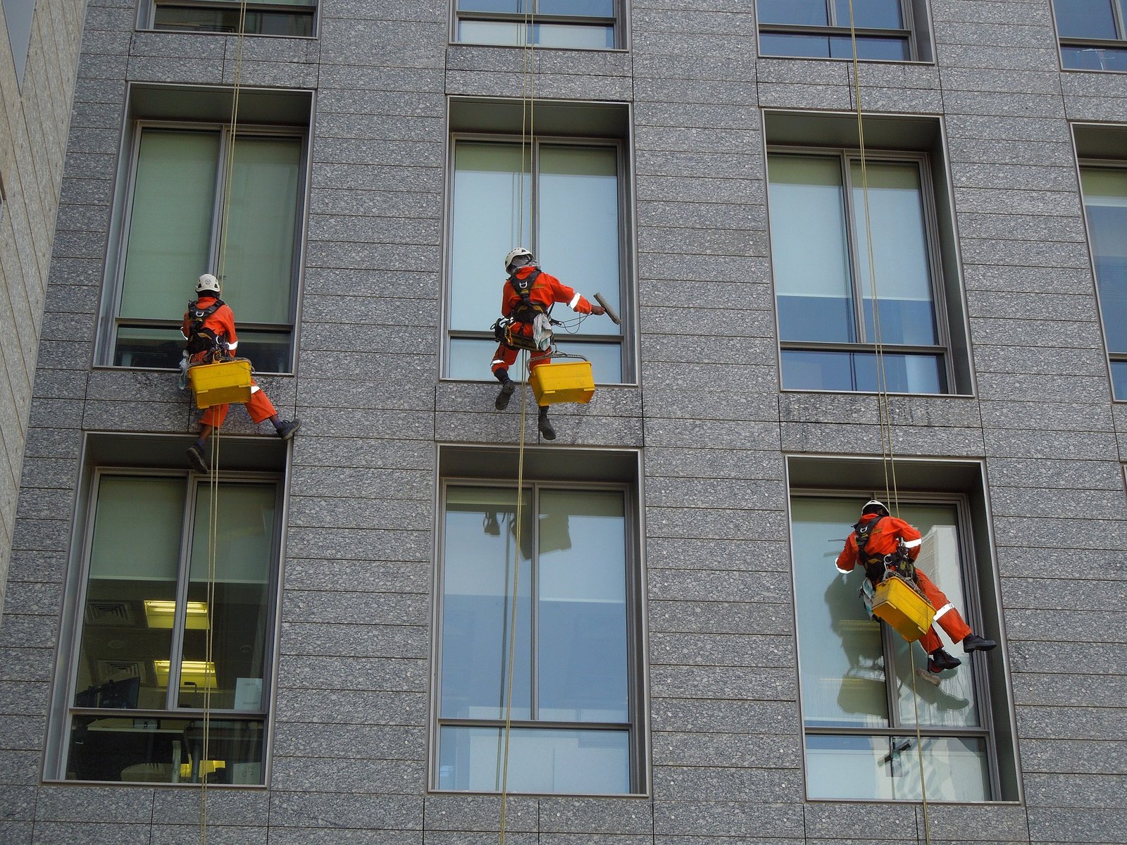 Professional Window Cleaning in Sydney | Quantum Facility Services Australia