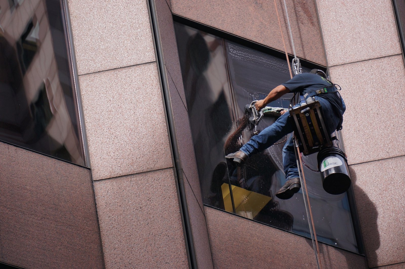 Professional Window Cleaners Quantum Facility Services in Sydney | Quantum Facility Services Australia